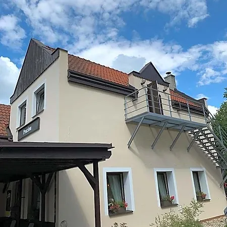 ゲストハウス & Restaurace U Sezimovo Ústí