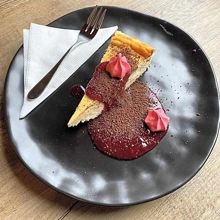 ゲストハウス & Restaurace U