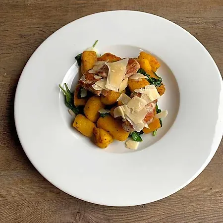 ゲストハウス & Restaurace U Sezimovo Ústí